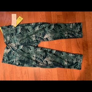 Trendy green leggings